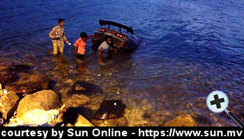 courtesy Sun Online - Car falling in the Fonadhoo Lagoon