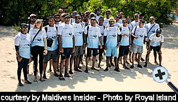courtesy Maldives Insider - Royal Island participants in Guinness World Record snorkel